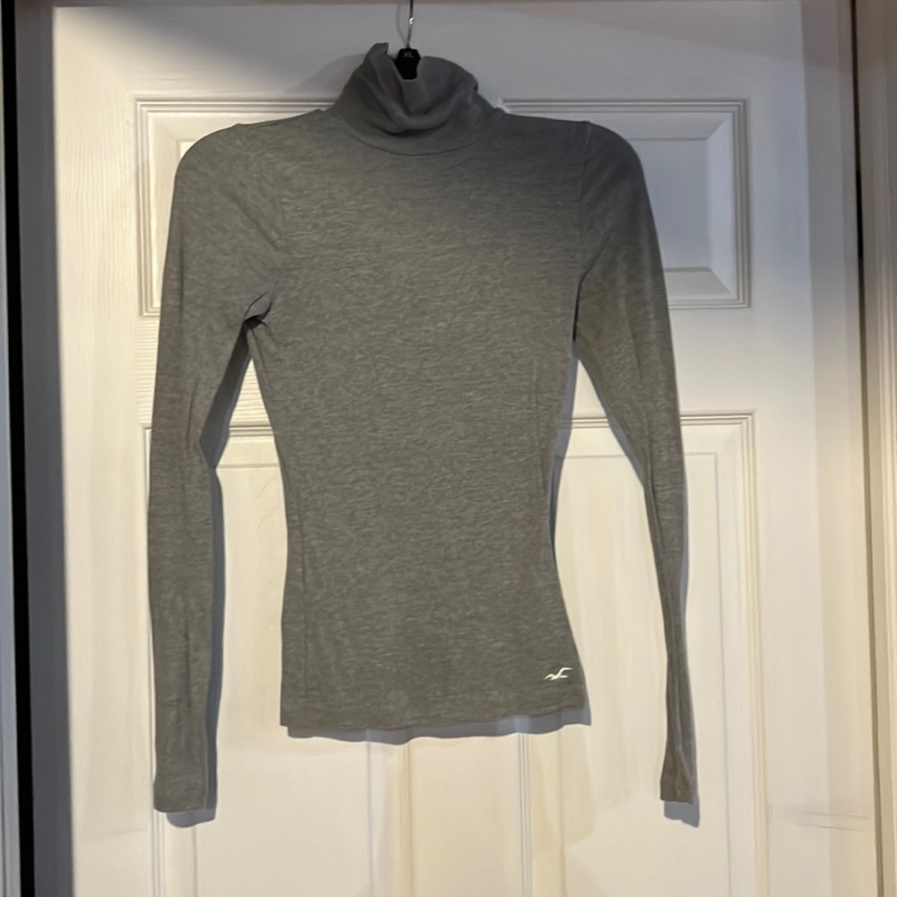 Turtle neck long sleeved top